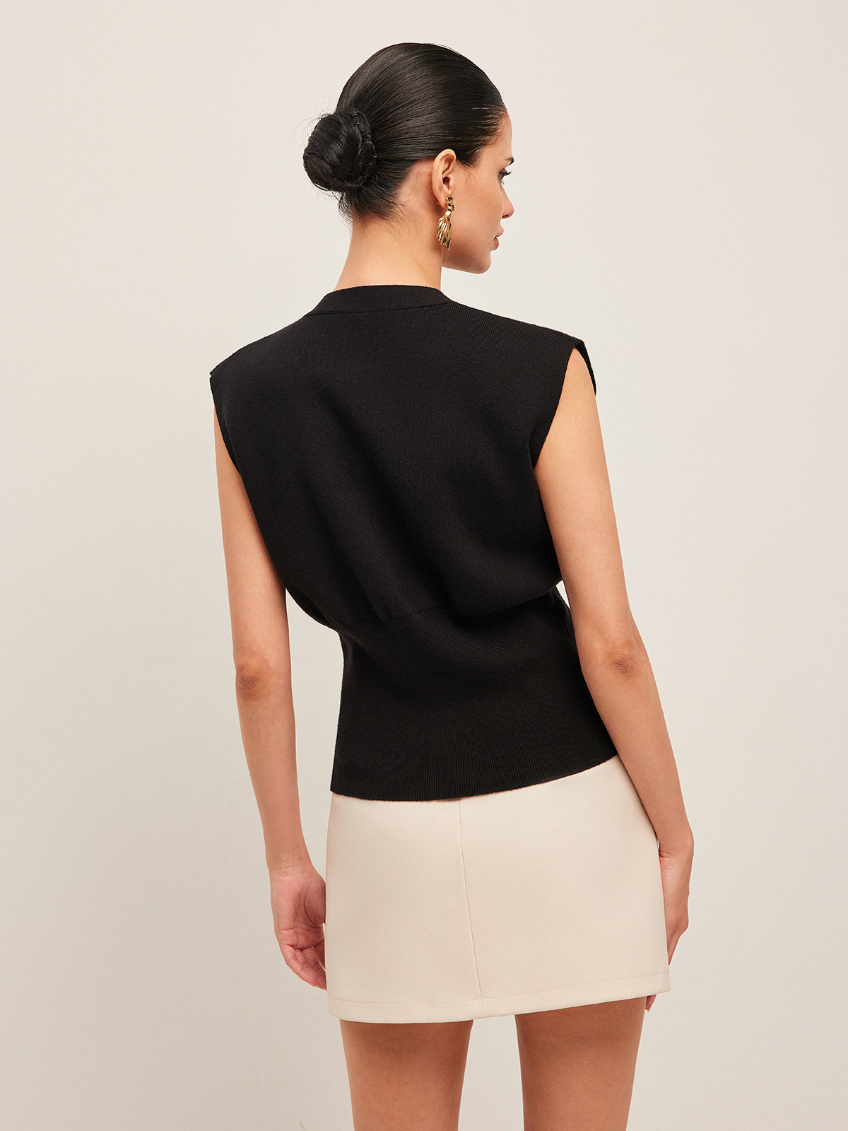 Annalena – V-Ausschnitt Knopfdetail Strickweste