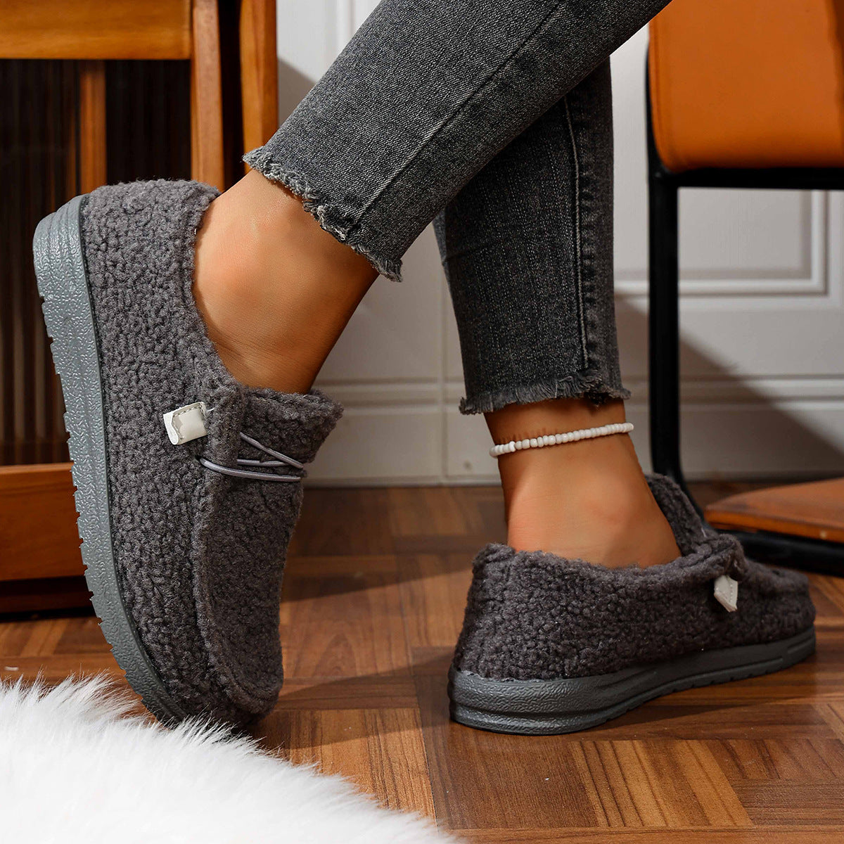 Mellony - Stylowe płaskie buty Teddy dla kobiet