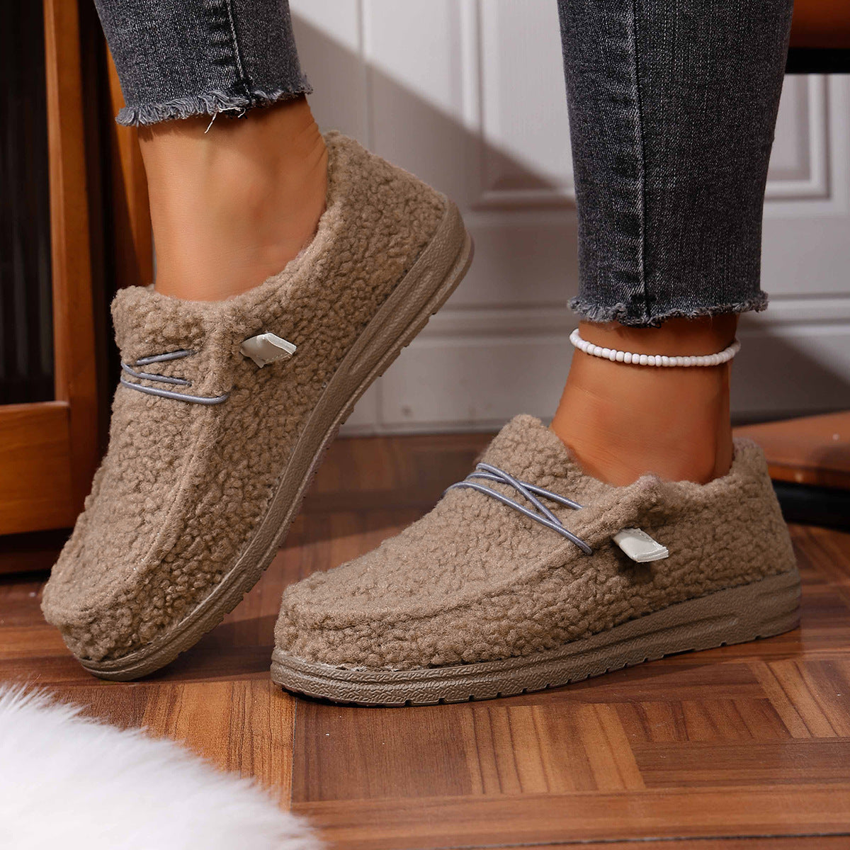 Mellony - Stylowe płaskie buty Teddy dla kobiet