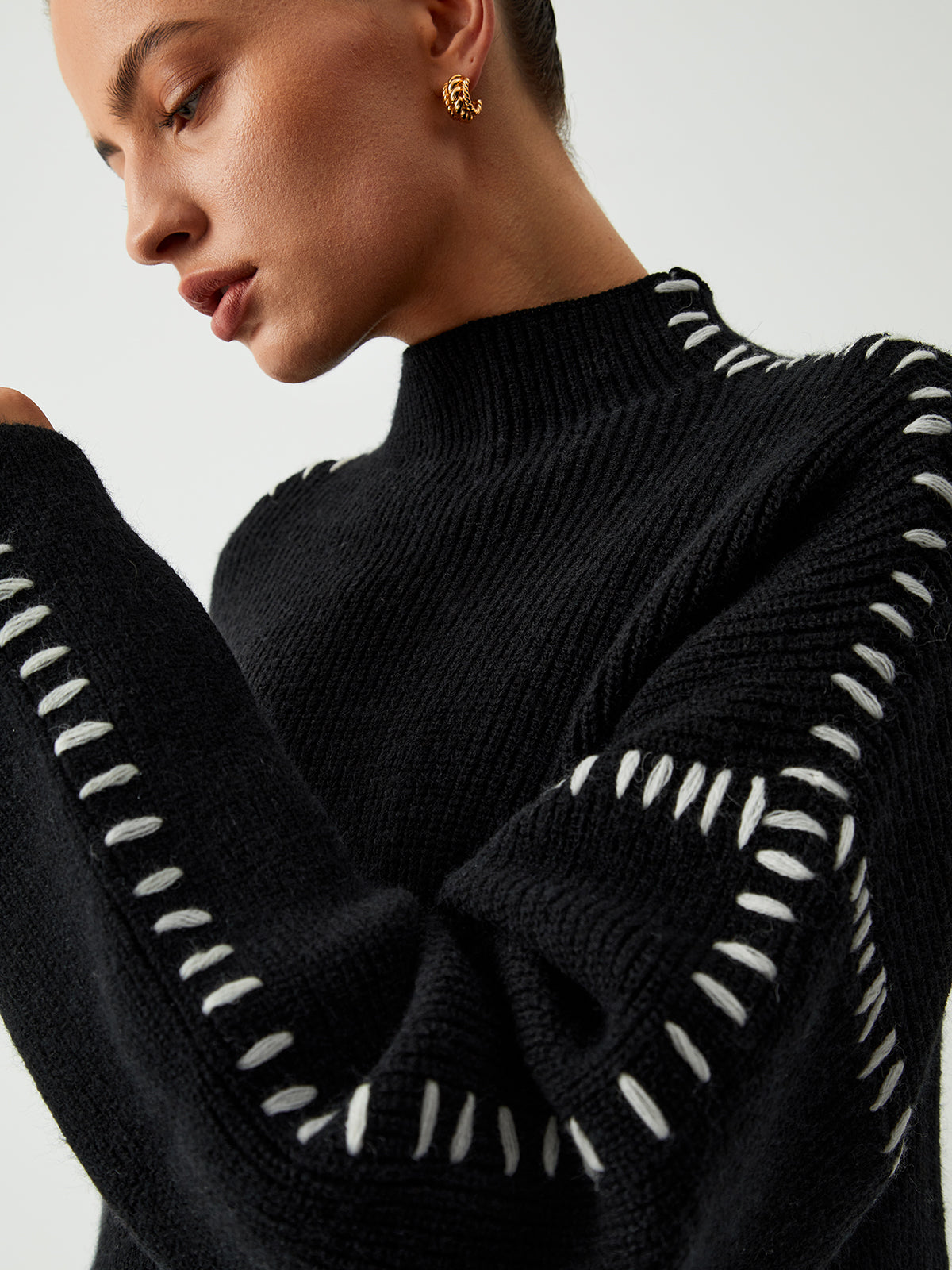 Theresa – Oversized Pullover z Wysokim Kołnierzem
