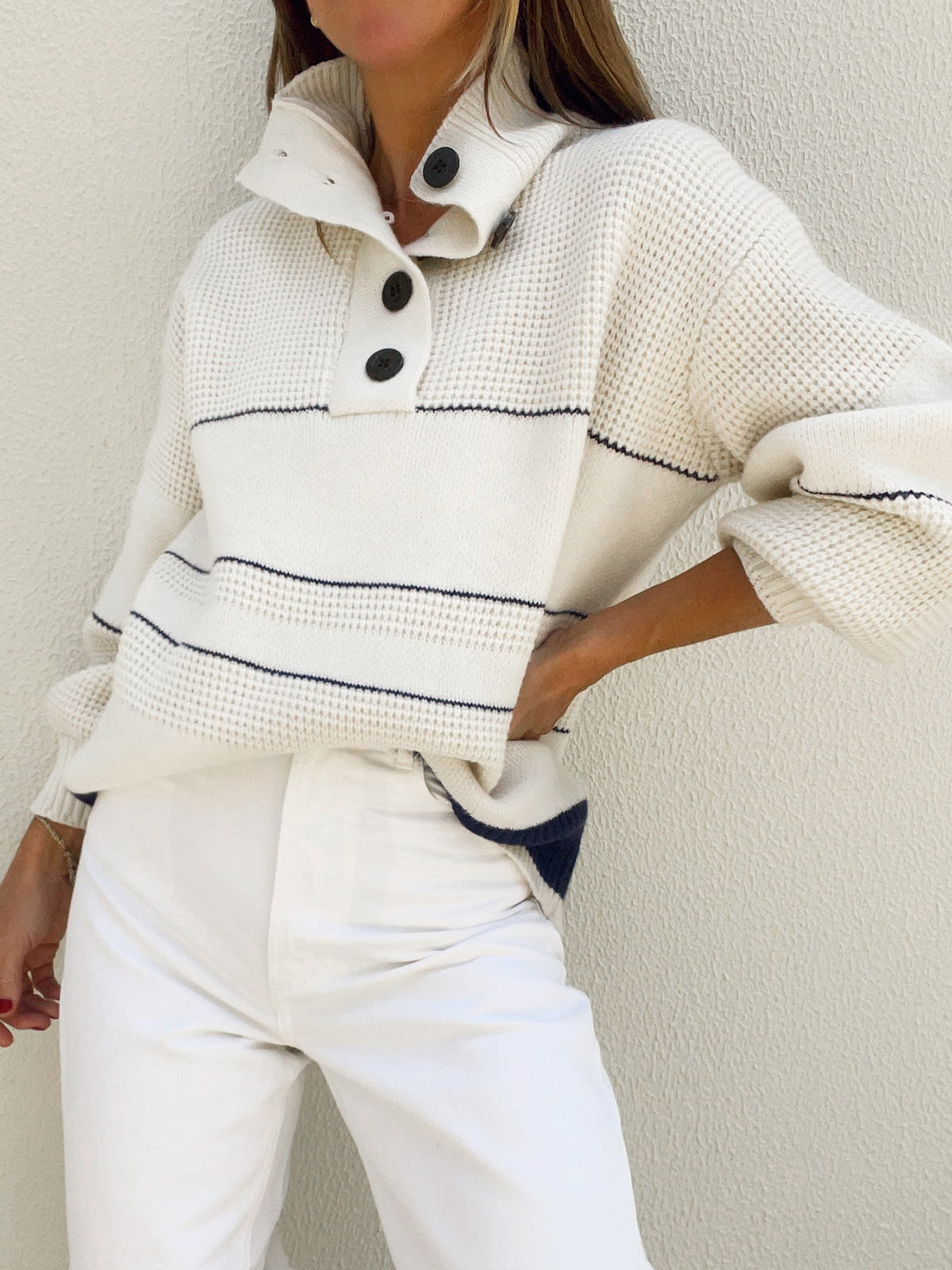 Carina – Otwarty Guzik-Sweater