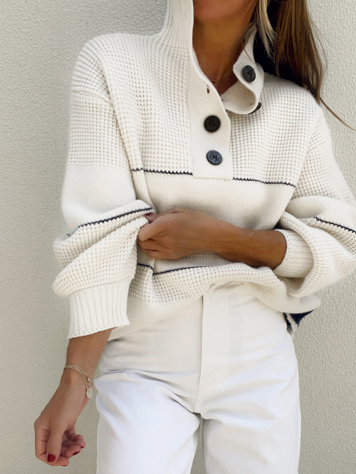 Carina – Otwarty Guzik-Sweater