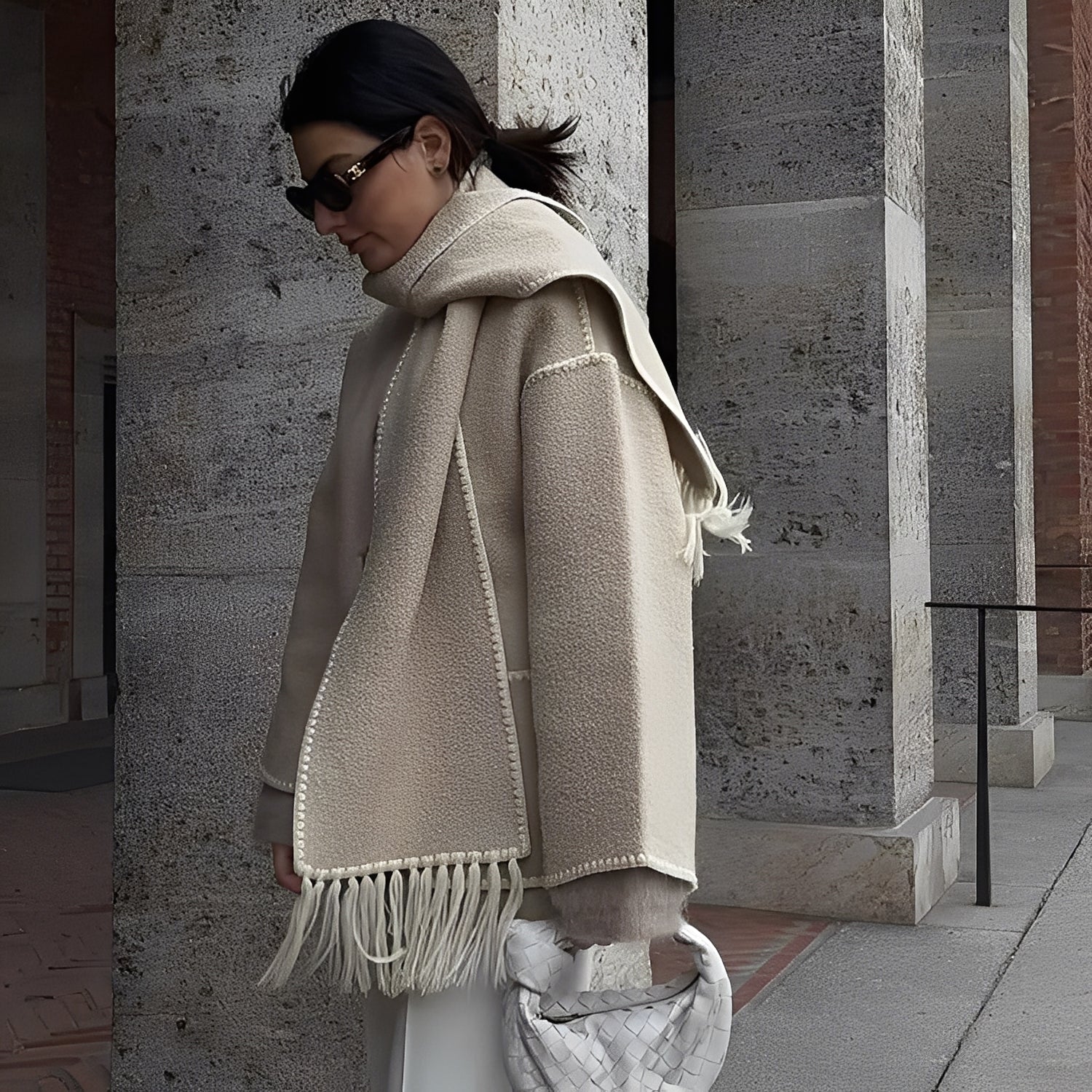 Amilia - Modna, swobodna kurtka wełniana z szalem dla kobiet